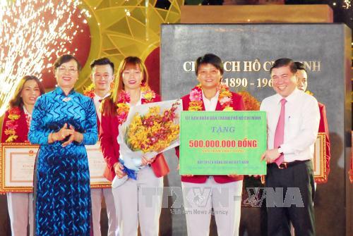 TP Hồ Chí Minh trao thưởng HLV, VĐV xuất sắc tại SEA Games 29 ảnh 1